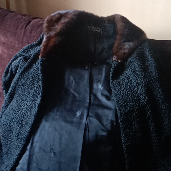 Vintage black curly Lamb 🐑 mink collar coat - Picture 5 of 7